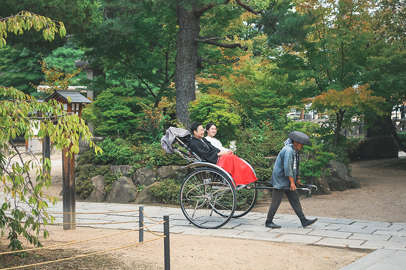 四柱神社結婚式人力車